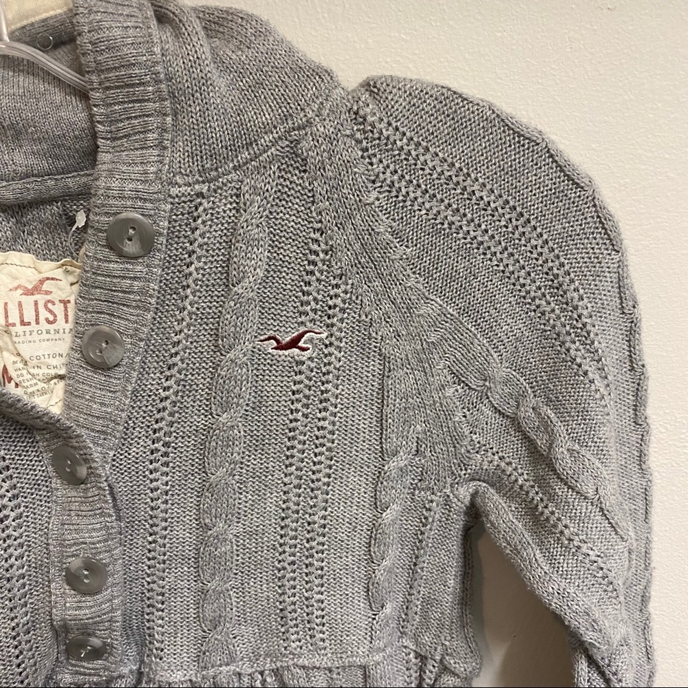NWOT HOLLISTER Grey Sweater with Buttons + Hood M